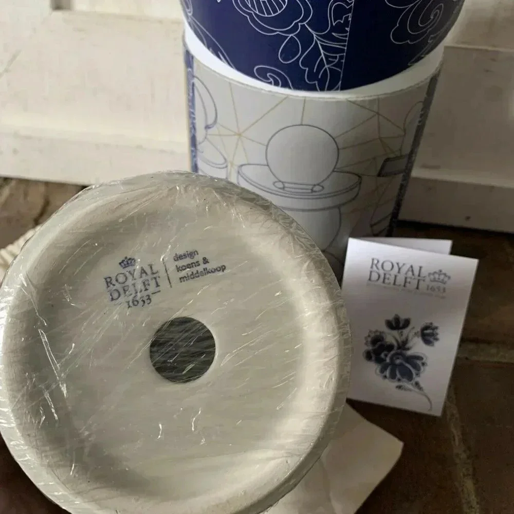 NEW Royal Delft Proud Mary 08 Queen of Scott Collectible - View of Delft